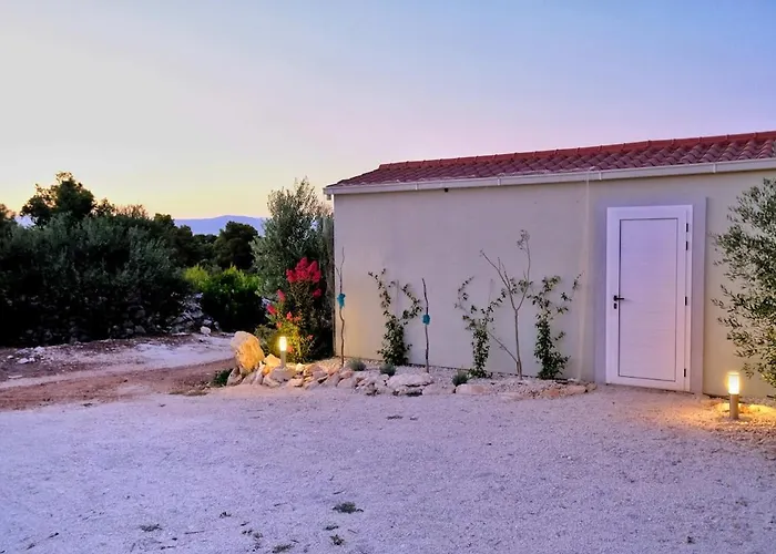 Casa vacanze Olive Garden With Hot Tub Mirce