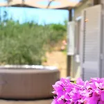 Olive Garden With Hot Tub *