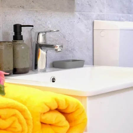 Olive Garden With Hot Tub Prázdninový dům Mirce