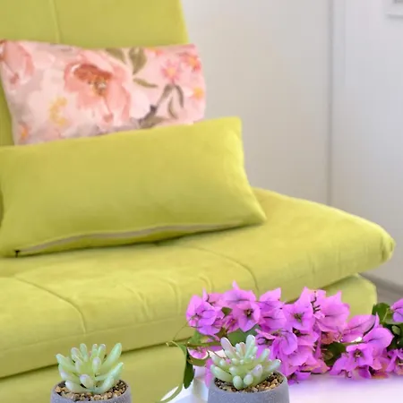 Prázdninový dům Olive Garden With Hot Tub *