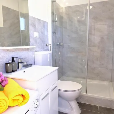 Olive Garden With Hot Tub * Mirce