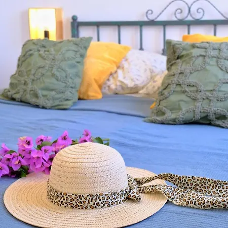 Prázdninový dům Olive Garden With Hot Tub