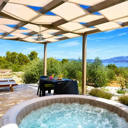 Olive Garden With Jacuzzi And Privacy Mirce