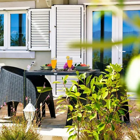 Olive Garden With Jacuzzi And Privacy