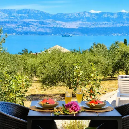 Σπίτι διακοπών Olive Garden With Jacuzzi And Privacy
