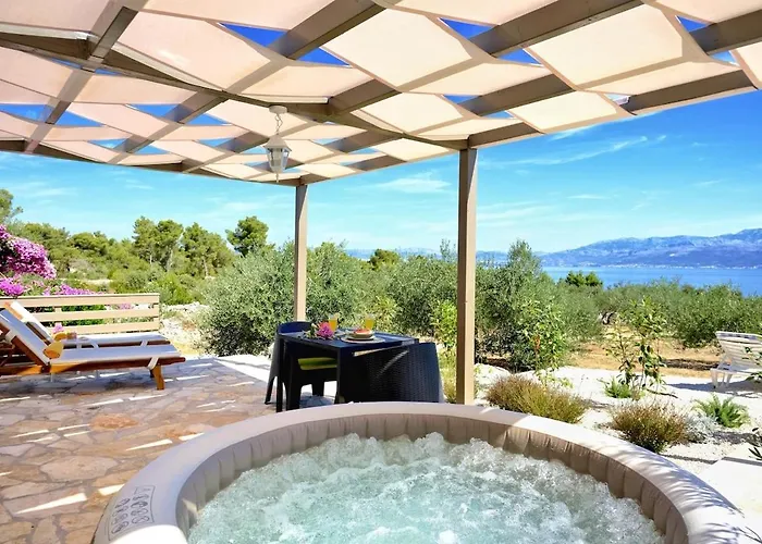 Ferienhaus Olive Garden With Hot Tub Mirce