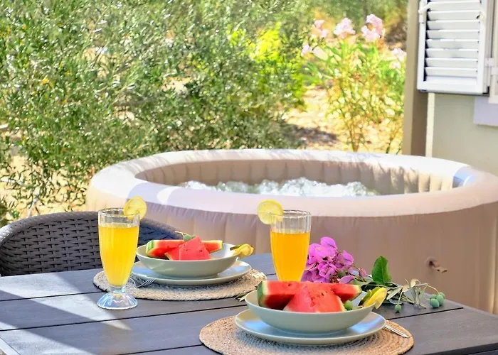 Olive Garden With Hot Tub * Mirce