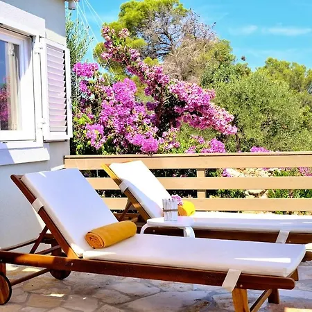 Olive Garden With Hot Tub *