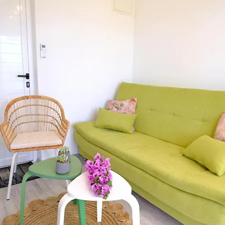 Olive Garden With Hot Tub Ferienhaus