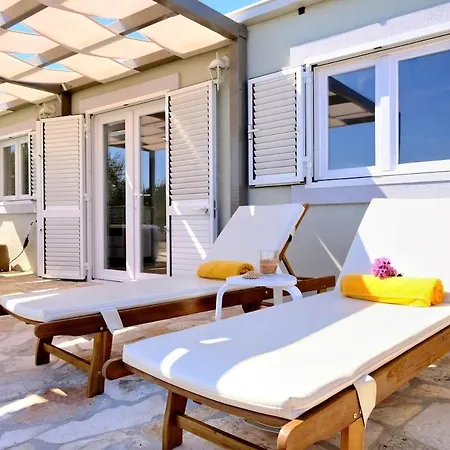 Olive Garden With Hot Tub * Mirce