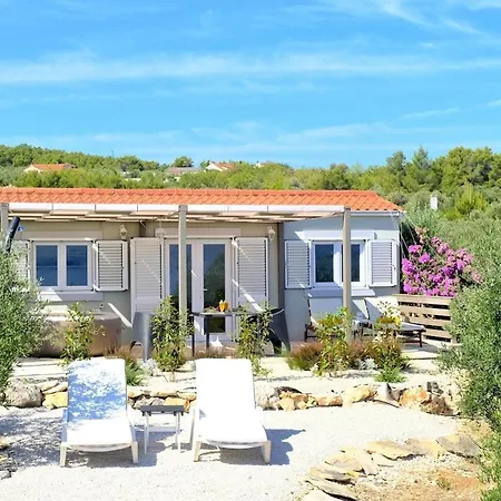 Olive Garden With Hot Tub Mirce