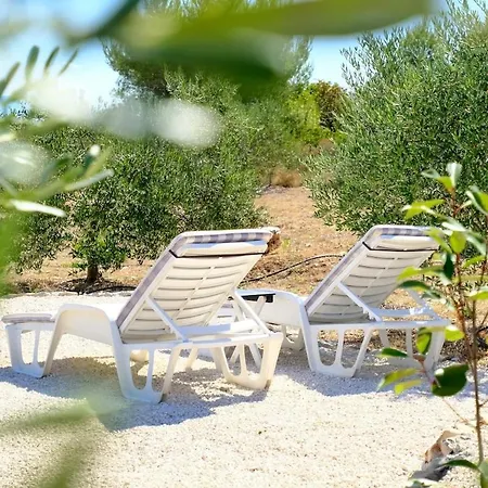 Olive Garden With Hot Tub