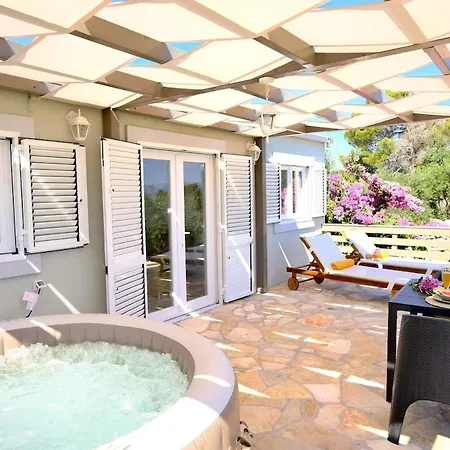 Olive Garden With Hot Tub * Mirce